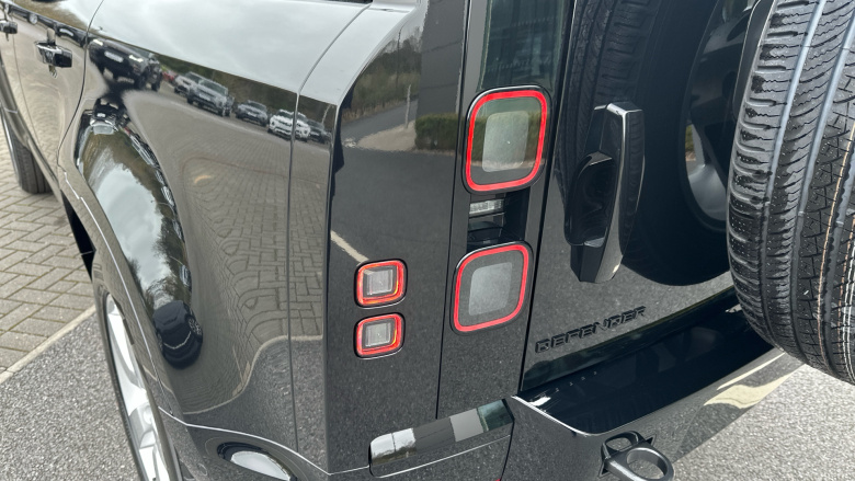 Land Rover Defender 3.0 D350 X-Dynamic SE 110 5dr Auto Diesel Estate